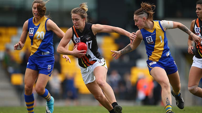 Emma Swanson runs with the ball during Round 13